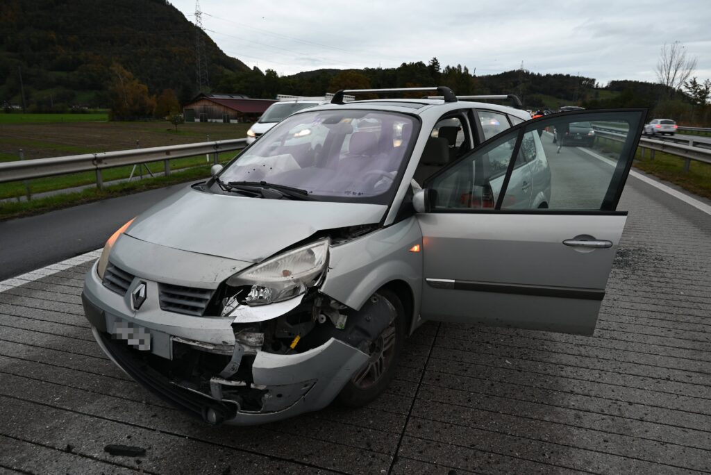 Auffahrkollision Autobahn Rüthi: Verkehrsunfall auf der A13