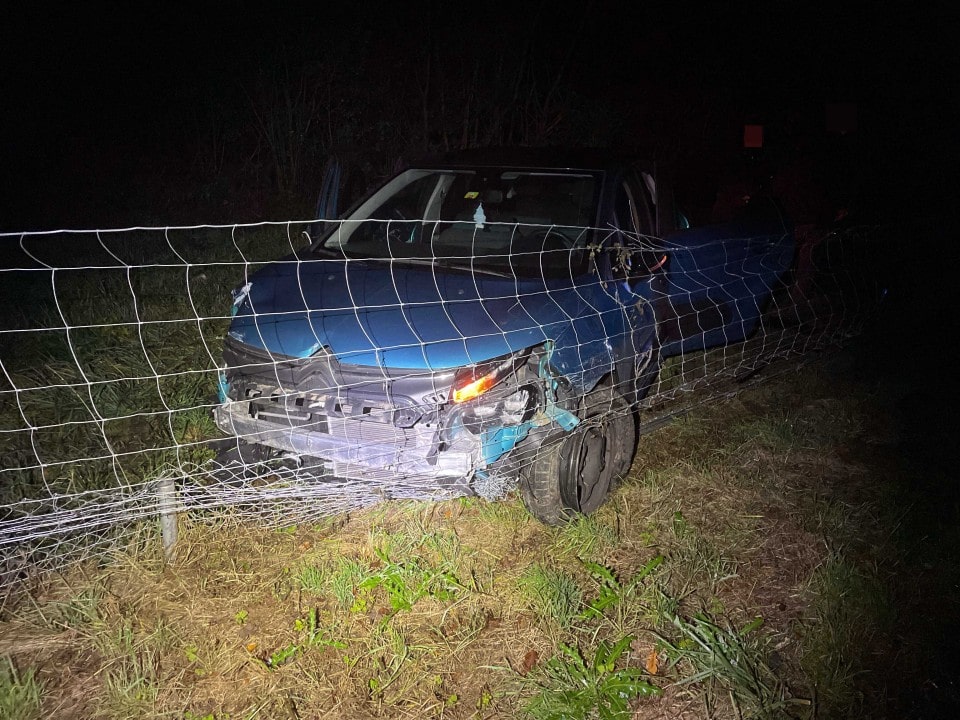 Unfallort auf der Autobahn A1 bei Lenzburg, wo ein Fahrzeug mit einem Wildschutzzaun kollidierte
