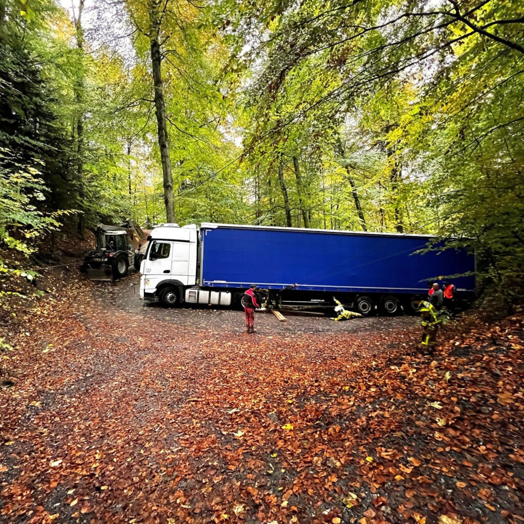 Sachseln Verkehrsunfall - Ausländischer Lastwagenchauffeur blockiert Straße