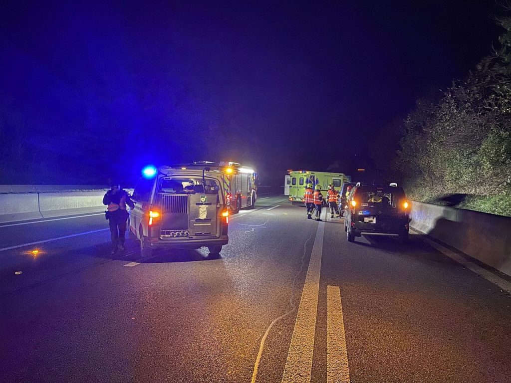 Unfall auf Autobahn A2 bei Muttenz BL Auffahrkollision auf Autobahn A2 bei Muttenz BL