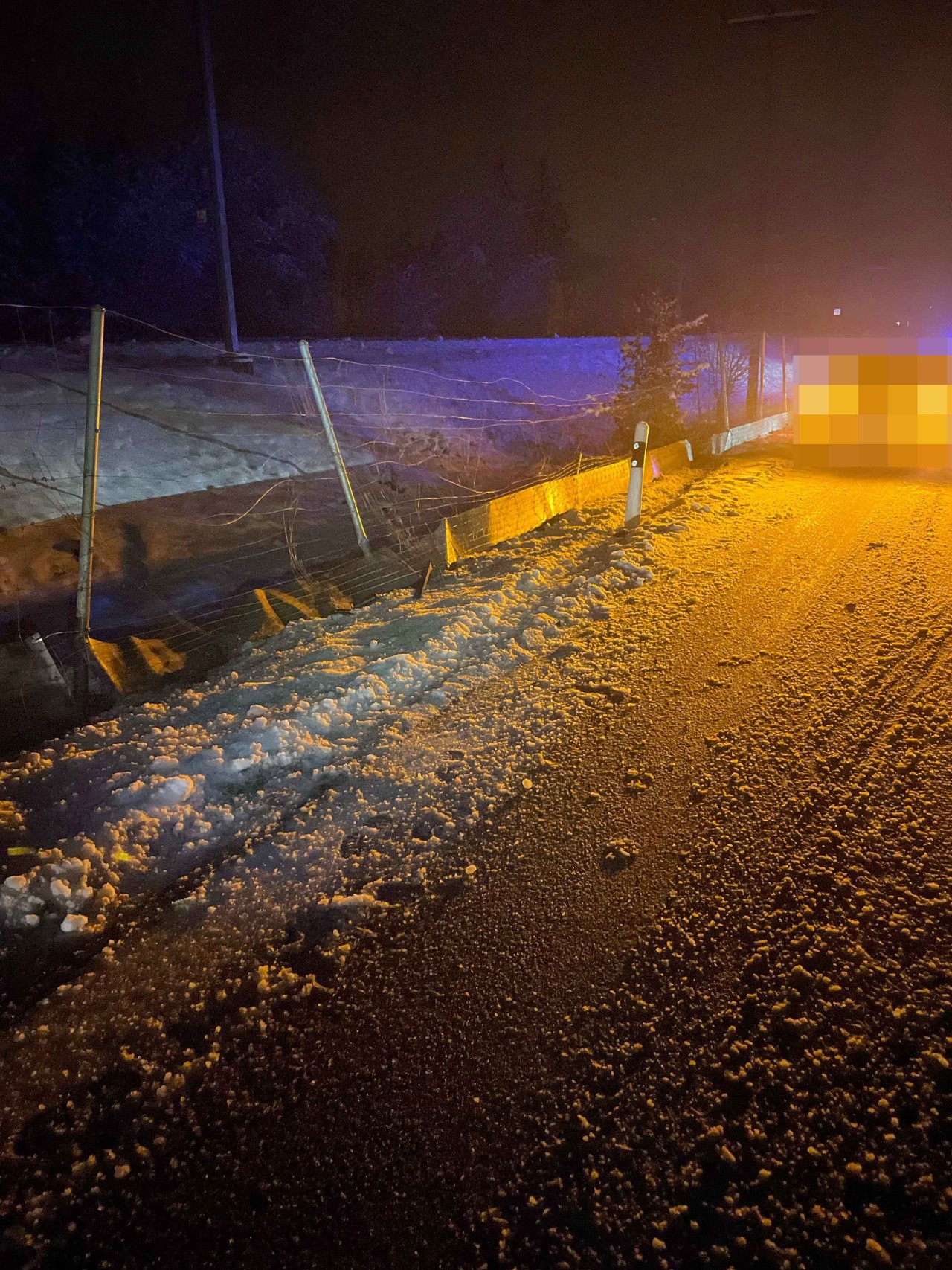Döttingen AG: Suche nach Zeugen nach Verkehrsunfall.  Zeugenaufruf nach Verkehrsunfall in Döttingen AG.