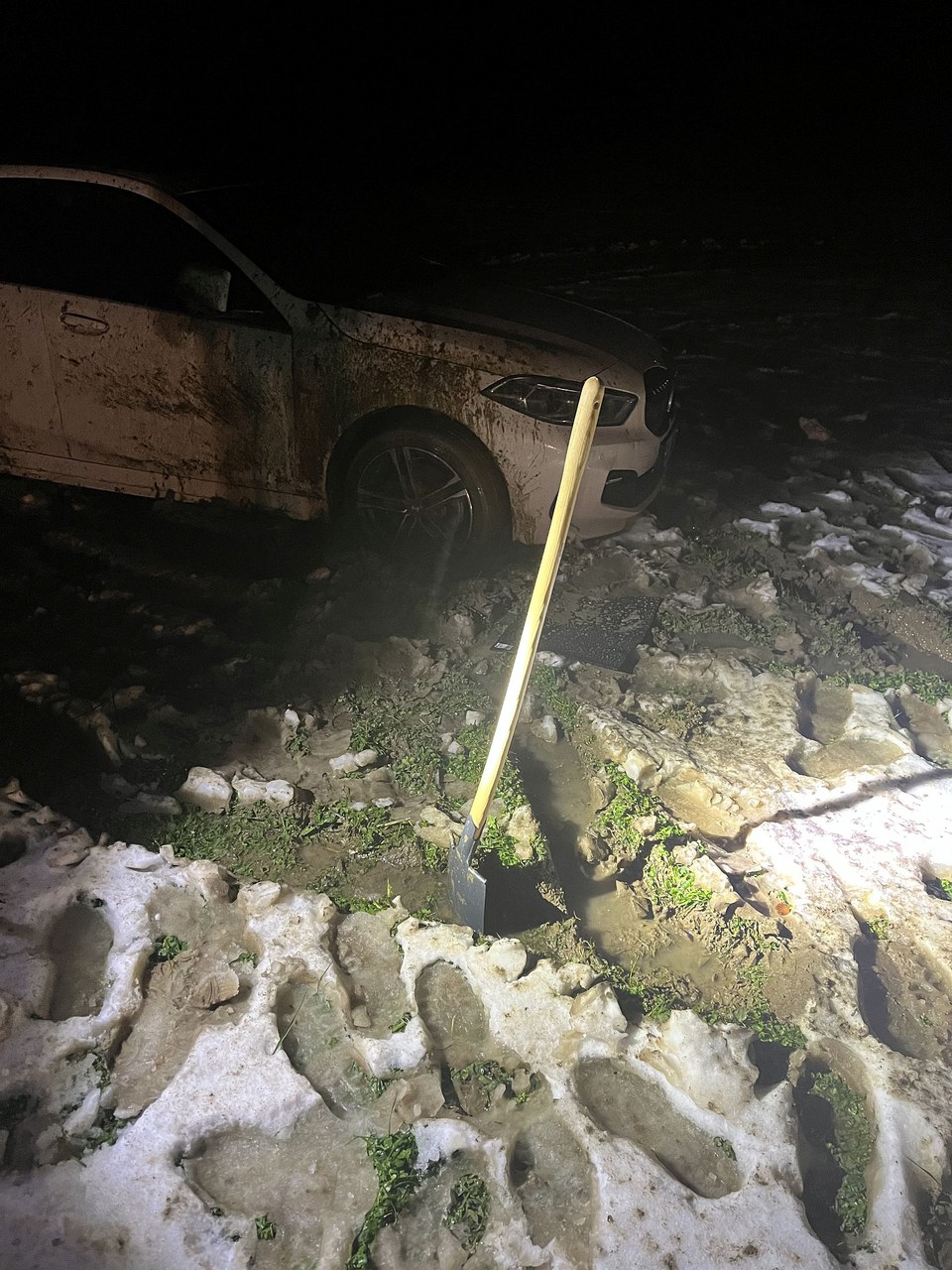 SUV-Vorfall in Oltingen BL: Polizei untersucht Schaden im Kulturland. SUV-Vorfall Oltingen BL: Sachschaden im Kulturland.