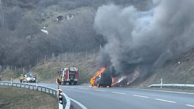 Sperrung der Nationalstrasse in Mesocco GR nach Fahrzeugbrand