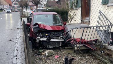 Verkehrsunfall in Lengwil TG: Autofahrer und Mitfahrerin ins Spital gebracht