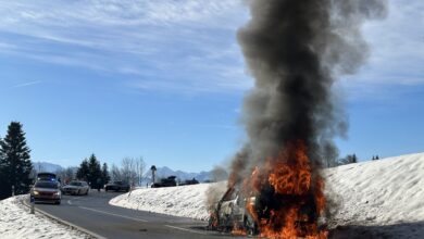 Schnelles Eingreifen verhindert Schlimmeres: Fahrzeugbrand in Goldingen SG