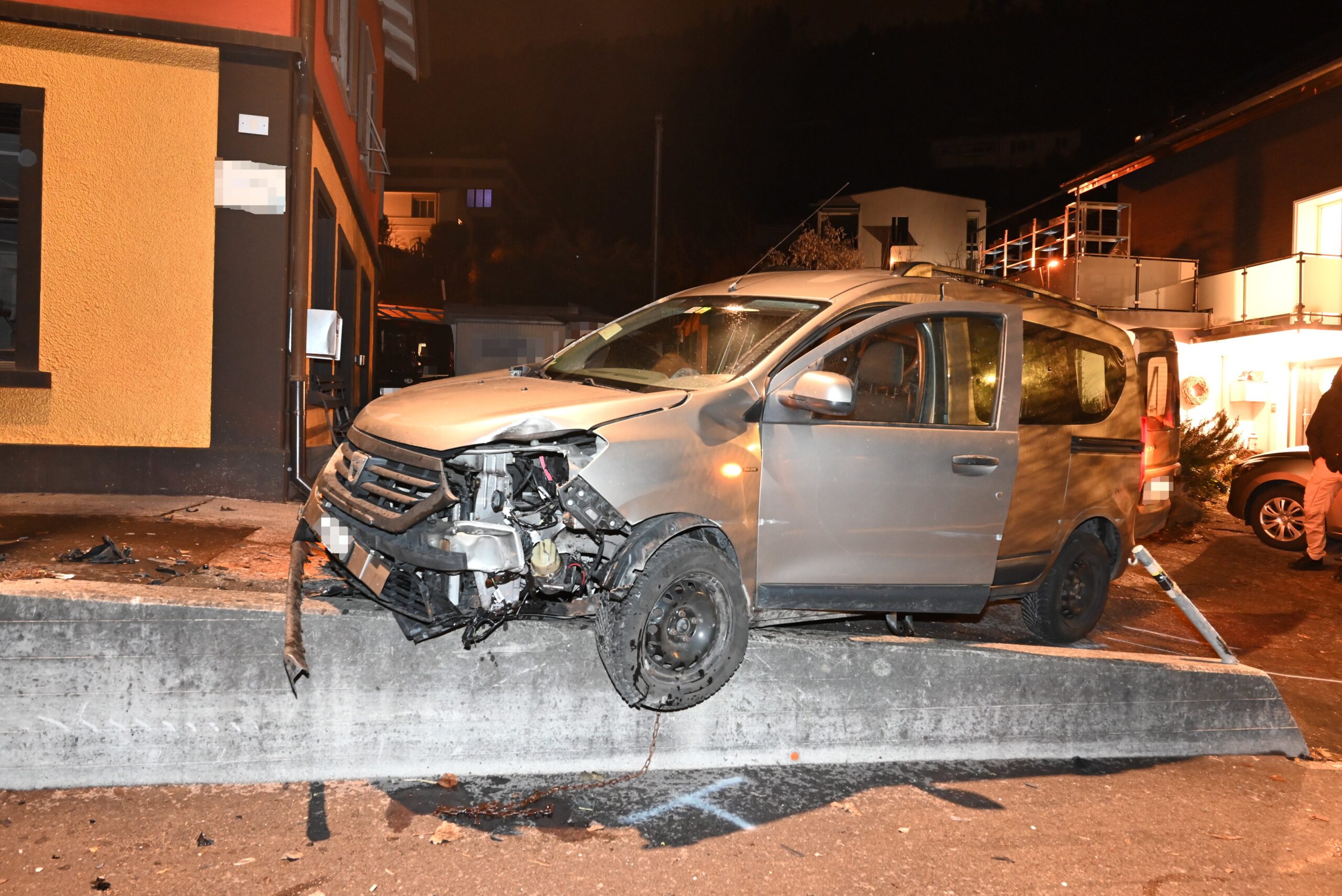 Zwei Selbstunfälle auf Hauptstrasse in St. Gallen: Fahrer fahrunfähig. 