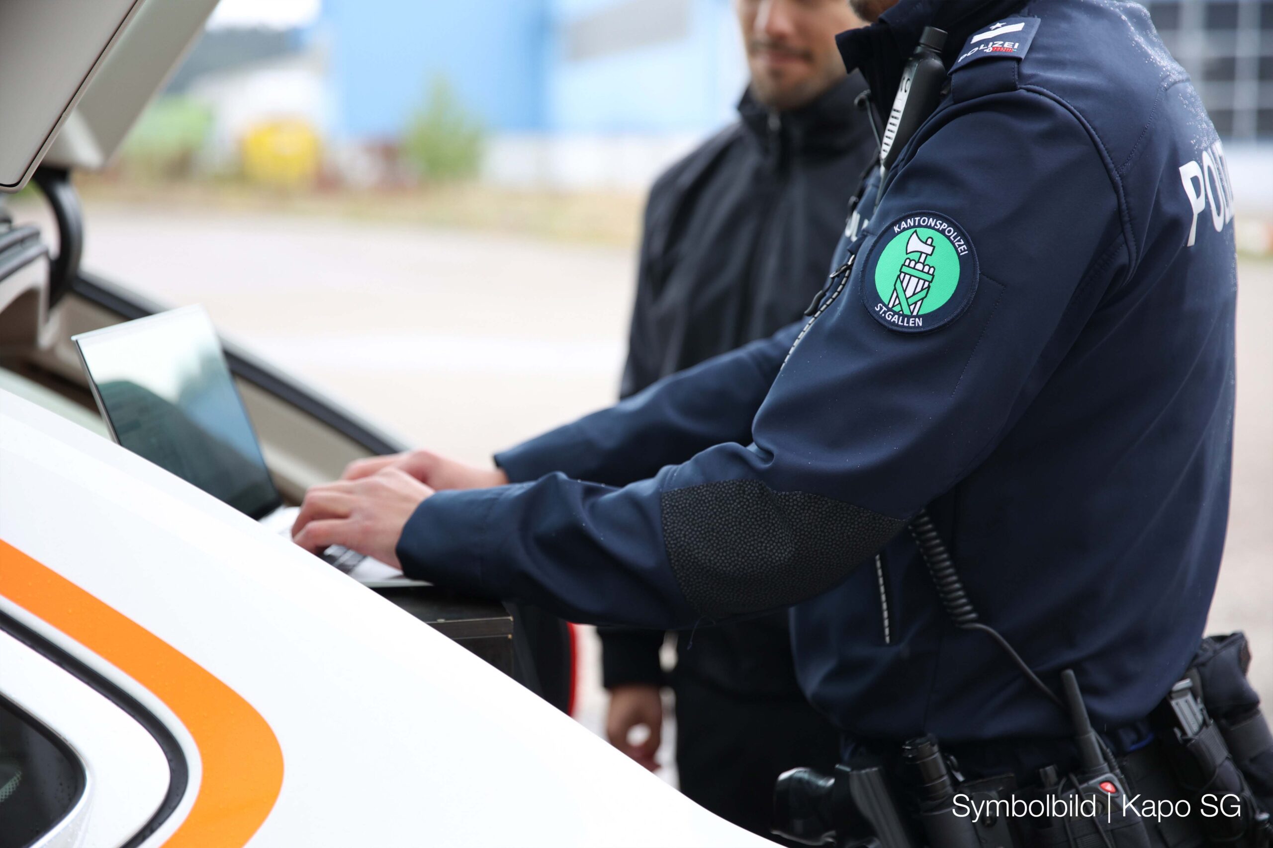 Raub am Bahnhof Rorschach SG: Polizei sucht nach Tätergruppe. 