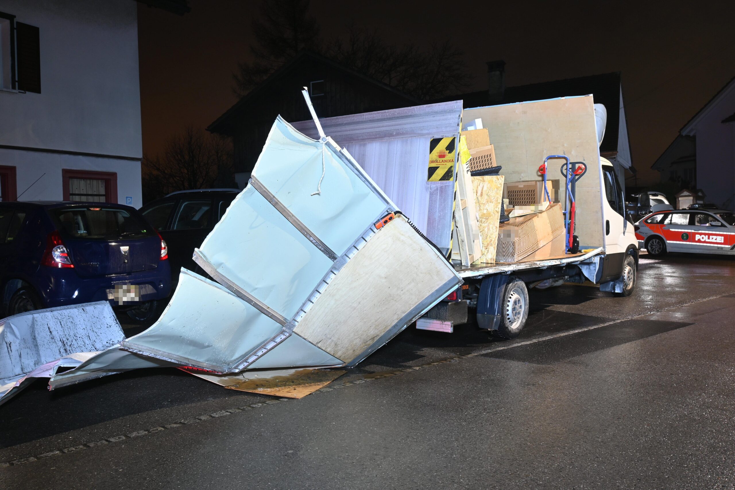 Buchs SG: Serie von Verkehrsunfällen durch fahrunfähigen Fahrer. Mehrere Verkehrsunfälle in Buchs SG durch fahrunfähigen Fahrer verursacht.