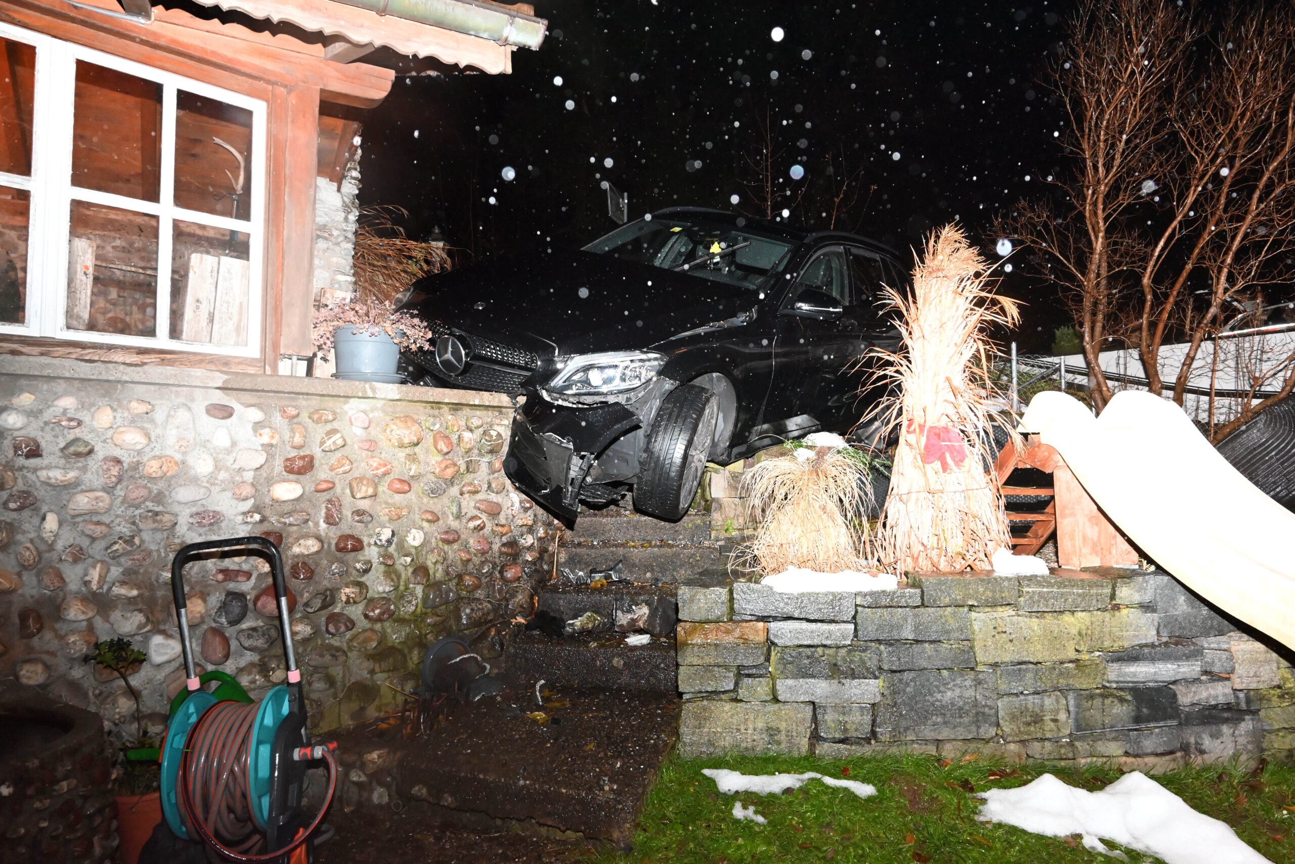 St. Gallen: Spektakulärer Unfall an der Oberplattenstrasse. Unfall an der Oberplattenstrasse in St. Gallen mit hohem Sachschaden.