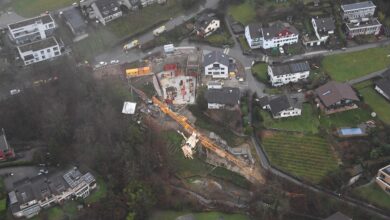 Uerikon ZH: Umgestürzter Kran auf Baustelle – Keine ernsthaften Verletzungen