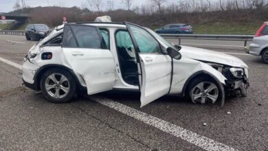 Schwerer Selbstunfall auf A1 in Aargau: Zwei Personen verletzt