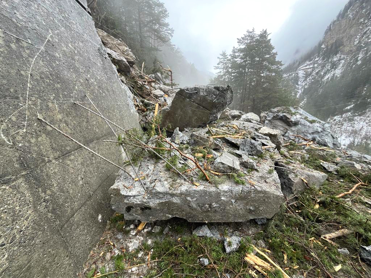 Felssturz auf der Engadinerstrasse in Graubünden: Aktuelle Verkehrsinformationen. Engadinerstrasse in Graubünden nach Felssturz gesperrt.