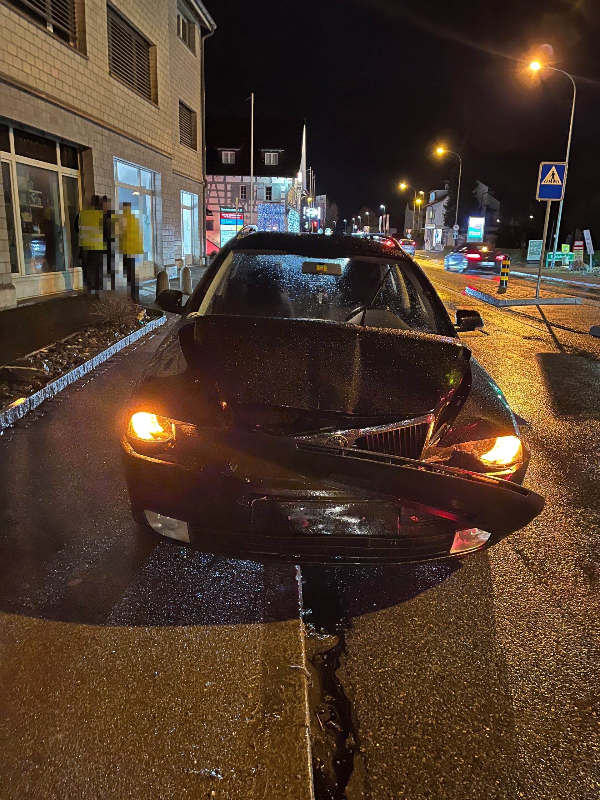 Amriswil TG: Auffahrkollision mit Feuerwehreinsatz. Auffahrkollision in Amriswil TG: Rettungsdienst und Feuerwehreinsatz.