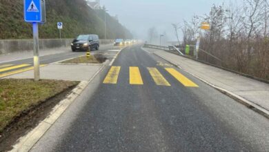 Schwere Verletzungen nach Kollision mit Auto auf Sarnerstrasse, Obwalden