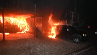 Feuer in St. Gallen: Carport und Auto in Brand geraten