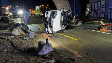 Schwerer Selbstunfall in Muttenz BL: Fahrzeug kollidiert mit Findling und überschlägt sich