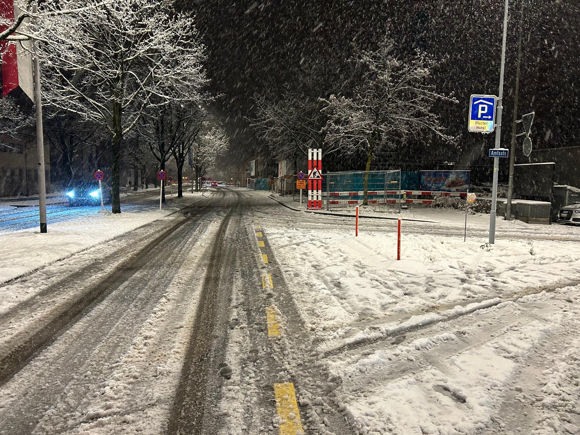 Körperverletzung in Uster ZH: Mann von Unbekannten attackiert. 