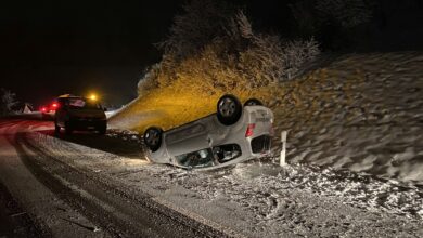 Leichtverletzte Fahrzeuglenkerin bei Selbstunfall in Buus BL auf schneebedeckter Strasse