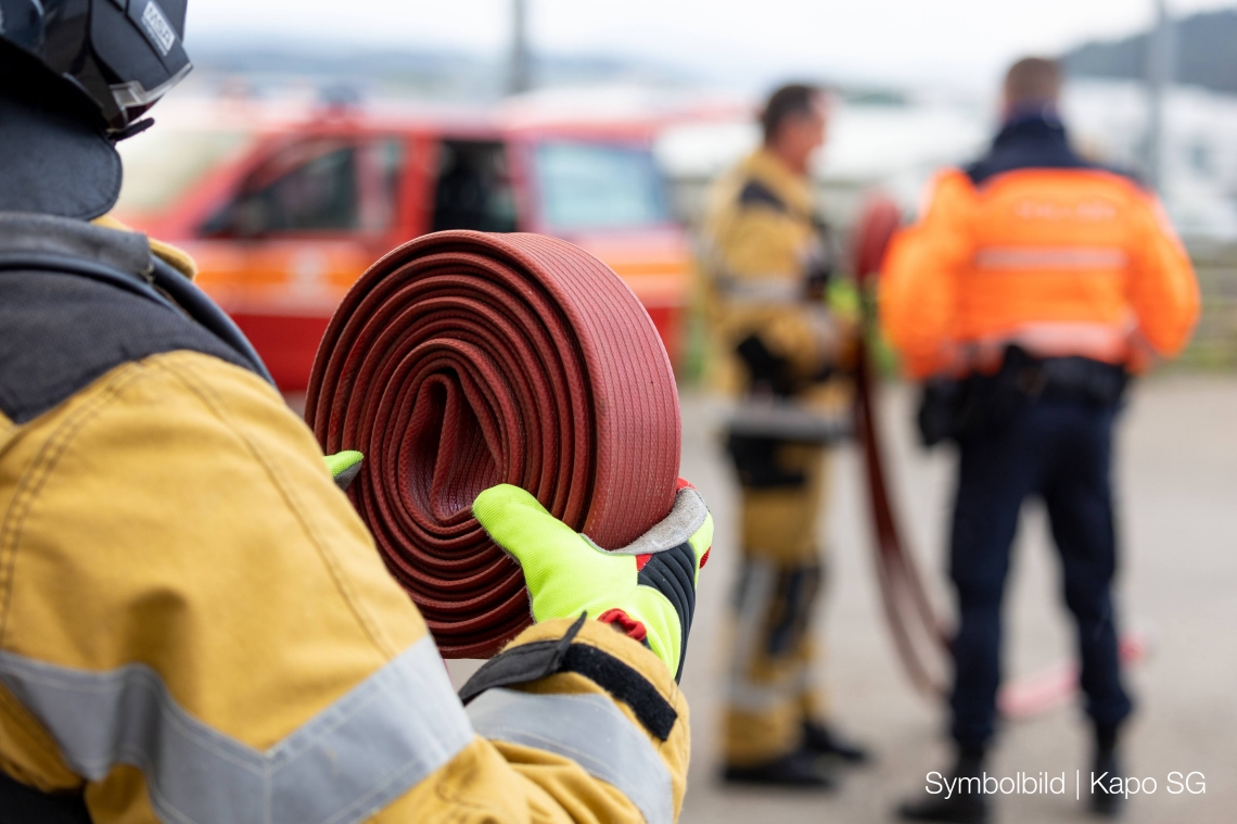 Hydrantenunfall Oberuzwil SG: Millionenschaden und Wasserausfall. Hydrantenunfall in Oberuzwil SG verursacht erheblichen Schaden und Wasserausfall