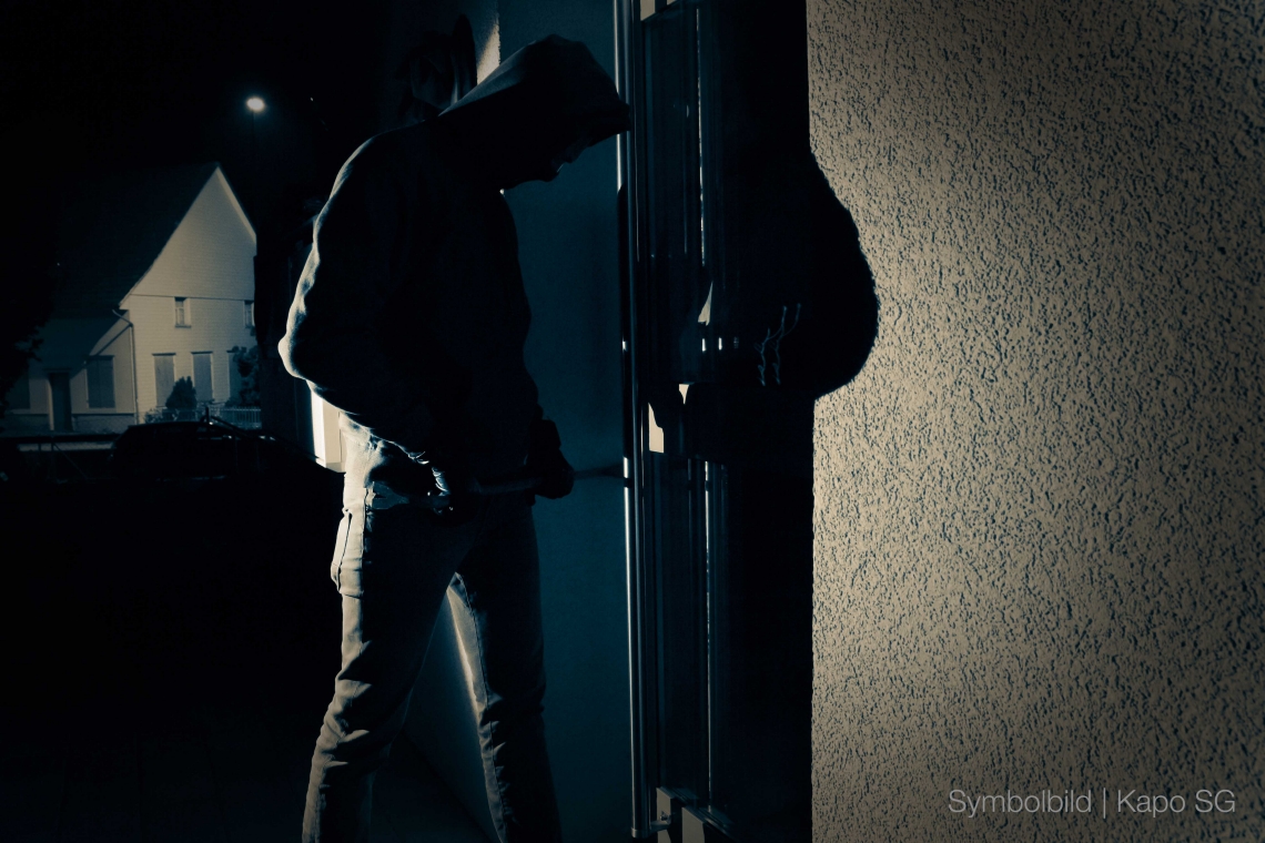 St. Gallen: Tresor bei Einbruch in Hallenbad entwendet. Einbruch in Hallenbad St. Gallen: Tresor gestohlen.