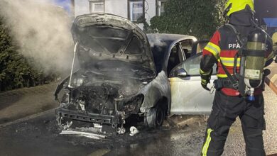 Bäch SZ: Fahrzeugbrand erfolgreich durch Stützpunktfeuerwehr Pfäffikon gelöscht