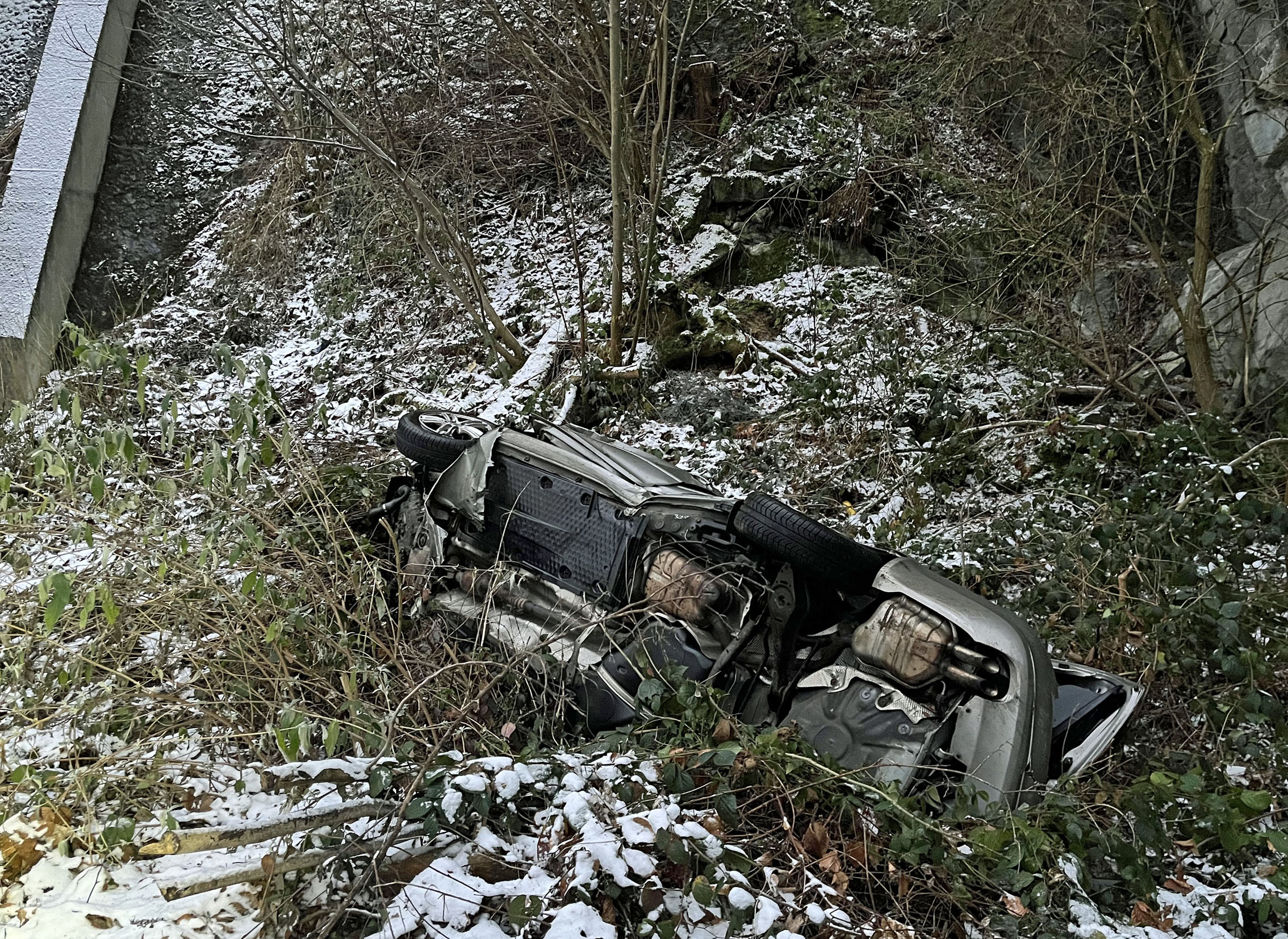 Luzern: Tödlicher Selbstunfall eines 38-jährigen Mannes. Luzern: Tödlicher Selbstunfall eines 38-jährigen Mannes.