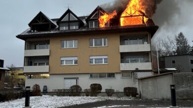 Brand in Wohn- und Geschäftshaus an der Oberdorfstrasse in Aargau: Gebäude vorerst unbewohnbar