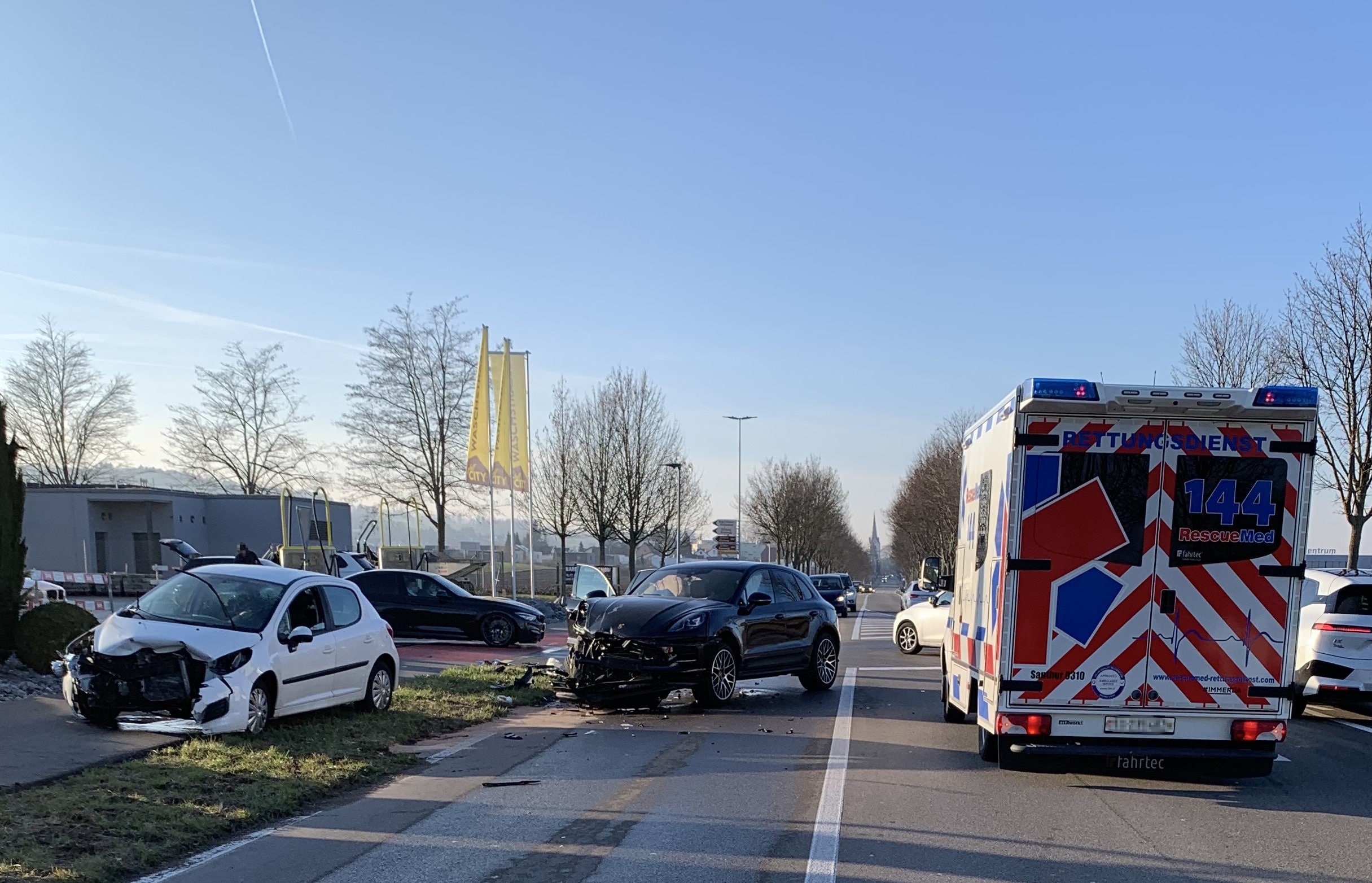 Zwei Autofahrer bei Verkehrsunfall in Tägerwilen TG verletzt Zwei Autofahrer bei Verkehrsunfall in Tägerwilen TG verletzt