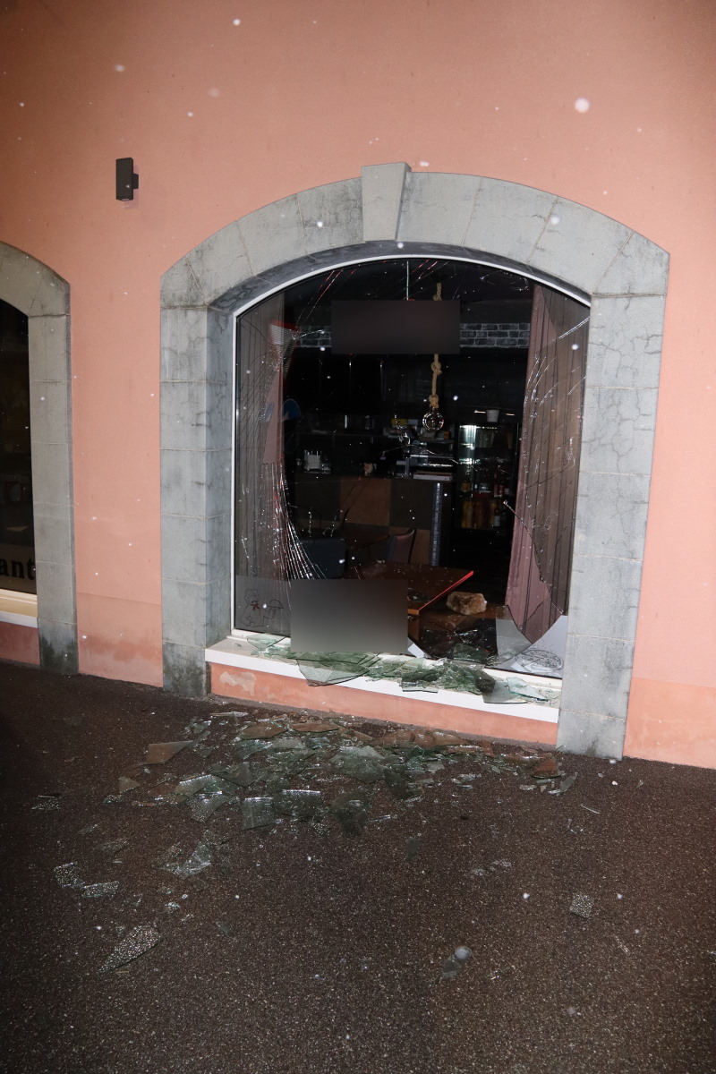 Einbruch in Restaurant in Romont FR: Zwei Jugendliche festgenommen. Einbruch in Restaurant in Romont FR: Zwei Jugendliche festgenommen.