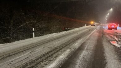 Oberwil BL: Fahrzeug nach Selbstunfall auf dem Dach gelandet