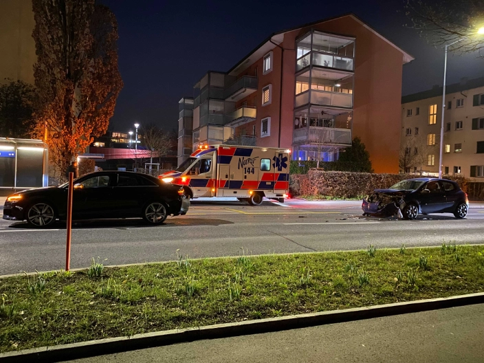 Mehrere Verkehrsunfälle in Zug führen zu leichten Verletzungen Mehrere Verkehrsunfälle in Zug führen zu leichten Verletzungen