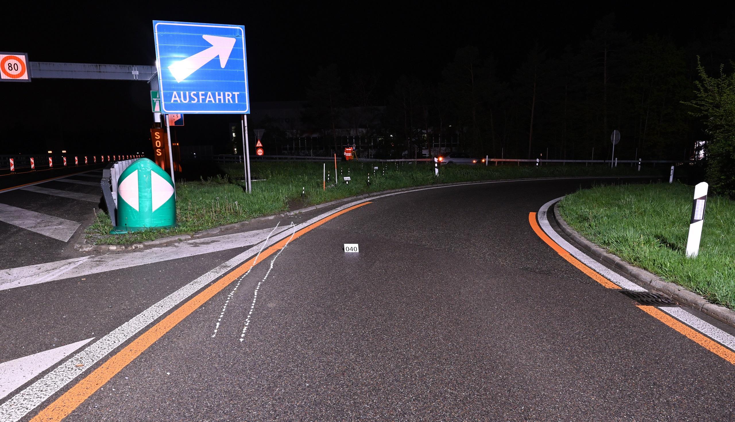 Fahrerflucht nach Unfall in Bülach ZH führt zu mehreren Verhaftungen Fahrerflucht nach Unfall in Bülach ZH führt zu mehreren Verhaftungen