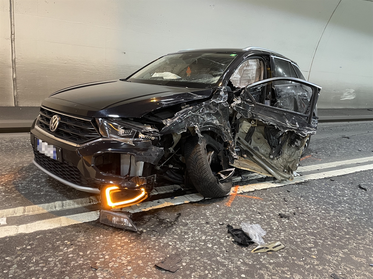 Frontalkollision im Tunnel Silvaplana führt zu umfangreichen Rettungsmaßnahmen Frontalkollision im Tunnel Silvaplana führt zu umfangreichen Rettungsmaßnahmen