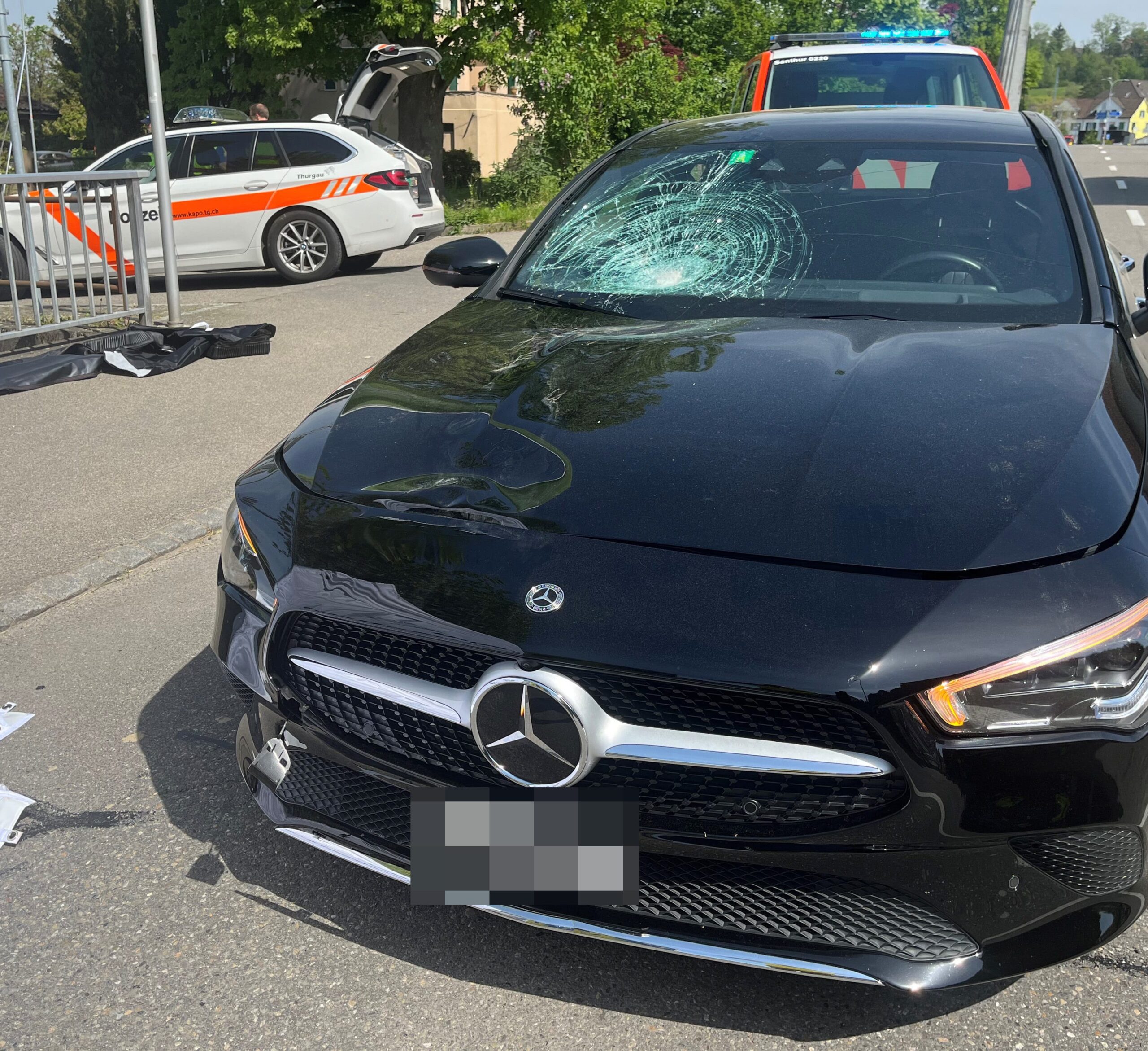 Tragischer Unfall in Schönenberg an der Thur: Fussgänger stirbt nach Kollision Tragischer Unfall in Schönenberg an der Thur: Fussgänger stirbt nach Kollision