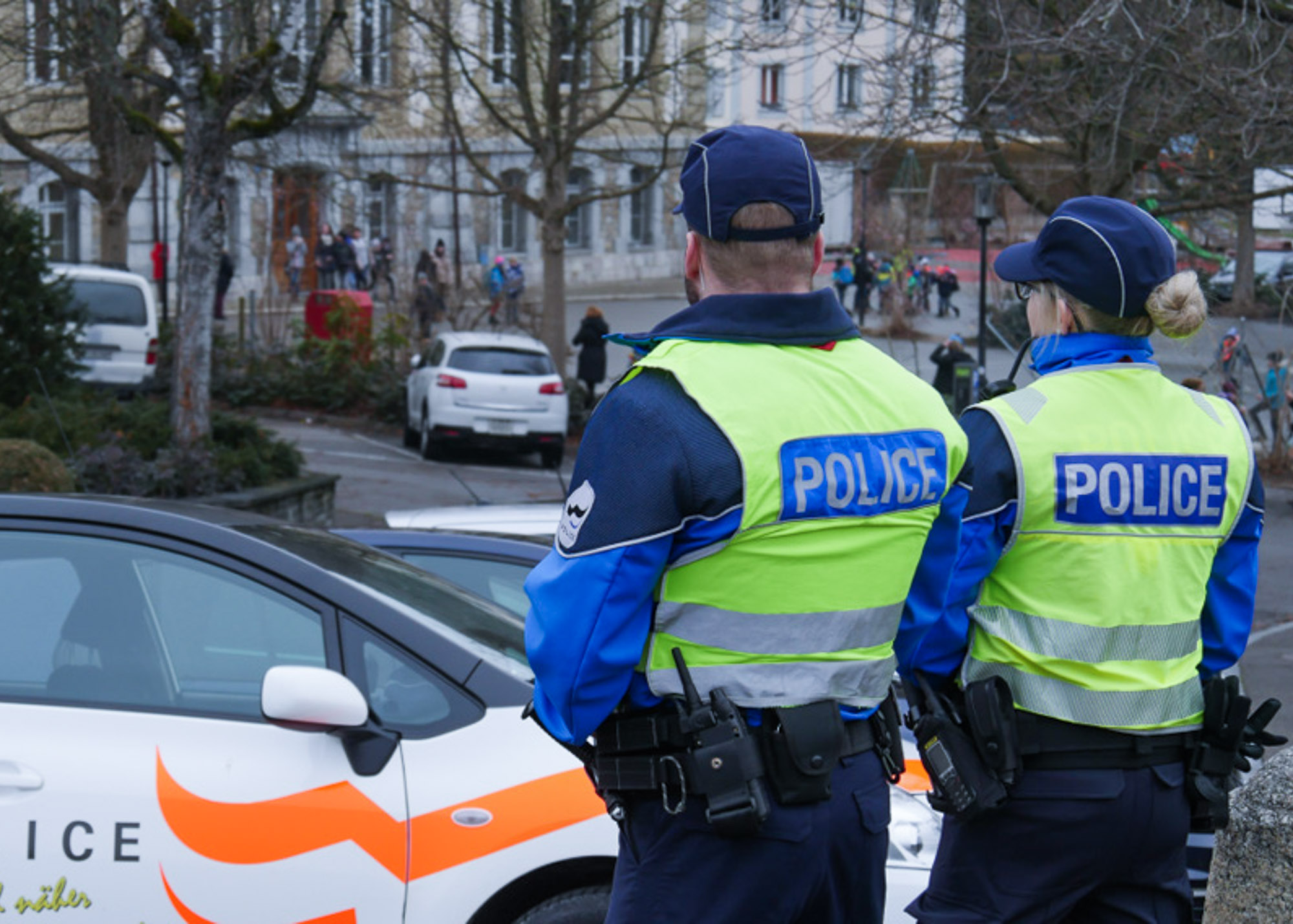 Gezielte Verkehrskontrollen in Fribourg: Zahlreiche Verstöße aufgedeckt Gezielte Verkehrskontrollen in Fribourg: Zahlreiche Verstöße aufgedeckt