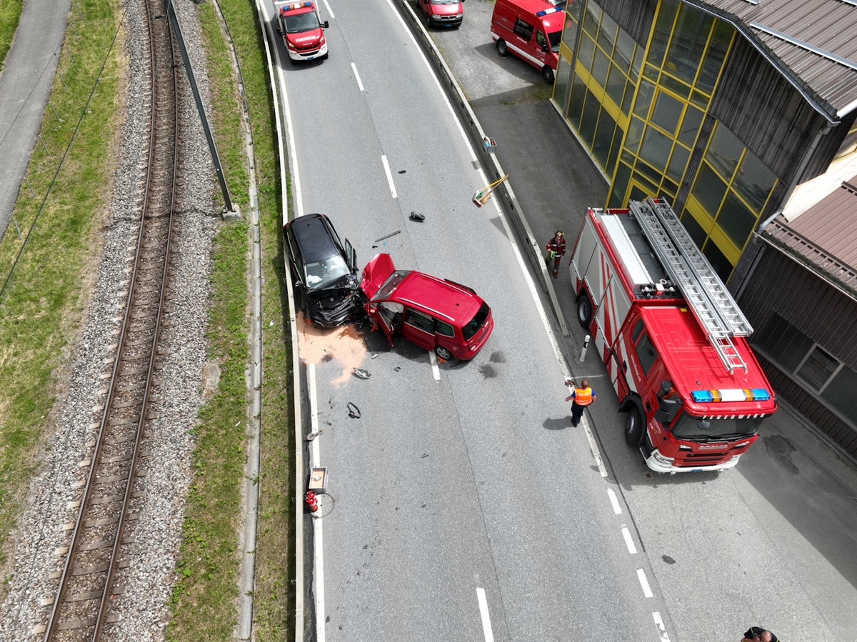Frontalkollision auf der N28 in Fideris GR führt zu Verletzungen Frontalkollision auf der N28 in Fideris GR führt zu Verletzungen