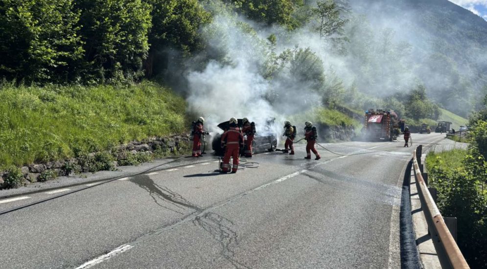 Fahrzeugbrand in Sool GL: Fahrer bei Probefahrt verletzt Fahrzeugbrand in Sool GL: Fahrer bei Probefahrt verletzt