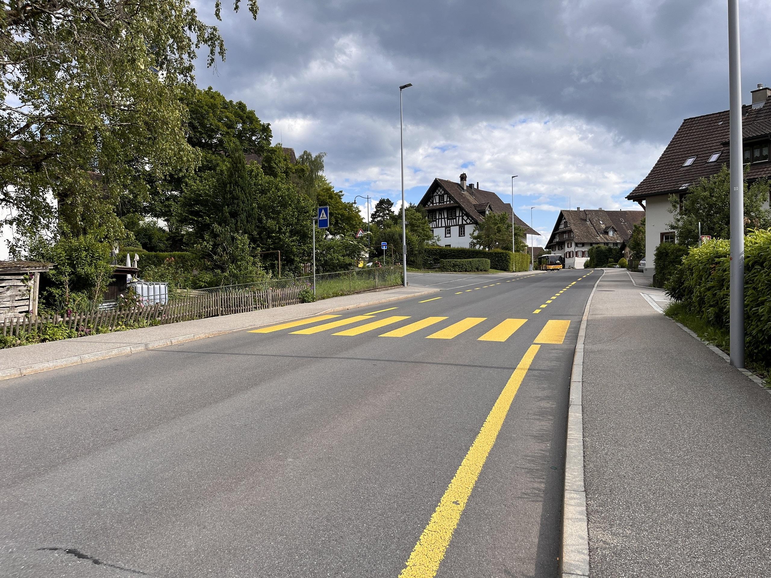 Fussgängerin bei Verkehrsunfall in Hausen am Albis ZH verletzt Fussgängerin bei Verkehrsunfall in Hausen am Albis ZH verletzt