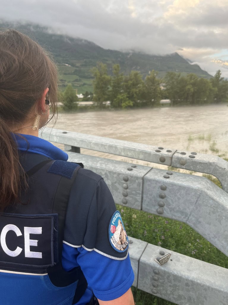 Überschwemmungen im Wallis fordern ein Leben und lassen eine Person vermisst Überschwemmungen im Wallis fordern ein Leben und lassen eine Person vermisst