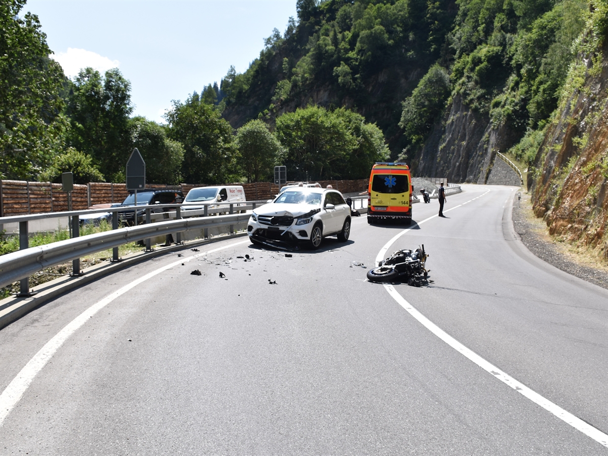 Verletzter Motorradfahrer nach Kollision in Disentis/Mustér GR Verletzter Motorradfahrer nach Kollision in Disentis/Mustér GR