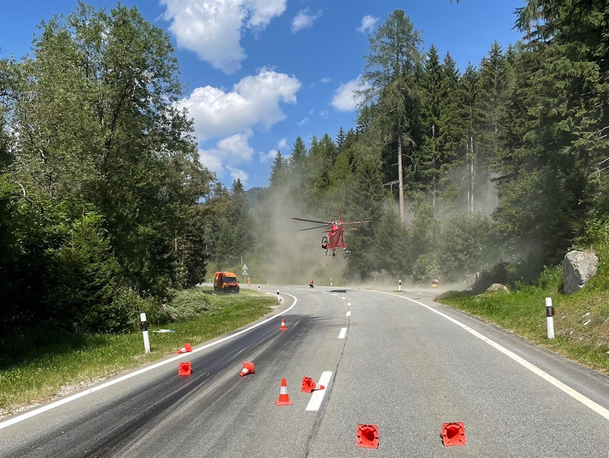 Motorradfahrer stürzt auf verschmutzter Fahrbahn in Vicosoprano GR Motorradfahrer stürzt auf verschmutzter Fahrbahn in Vicosoprano GR