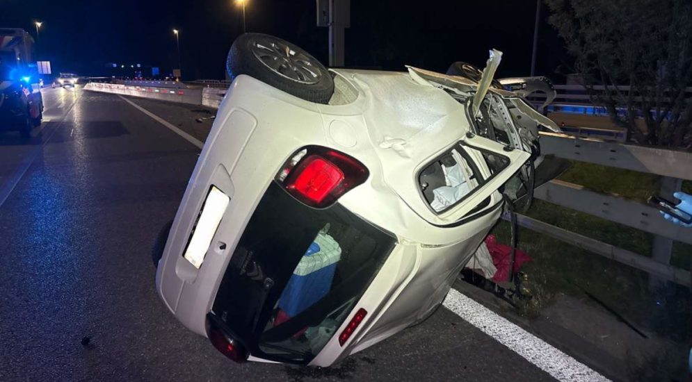 Unfall auf der A3 in Mollis GL: 19-jähriger Fahrer verletzt Unfall auf der A3 in Mollis GL: 19-jähriger Fahrer verletzt