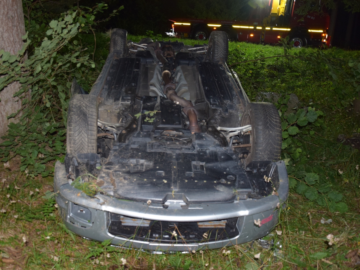 Verkehrsunfall in Vicosoprano GR: Auto überschlägt sich und landet auf dem Dach Verkehrsunfall in Vicosoprano GR: Auto überschlägt sich und landet auf dem Dach