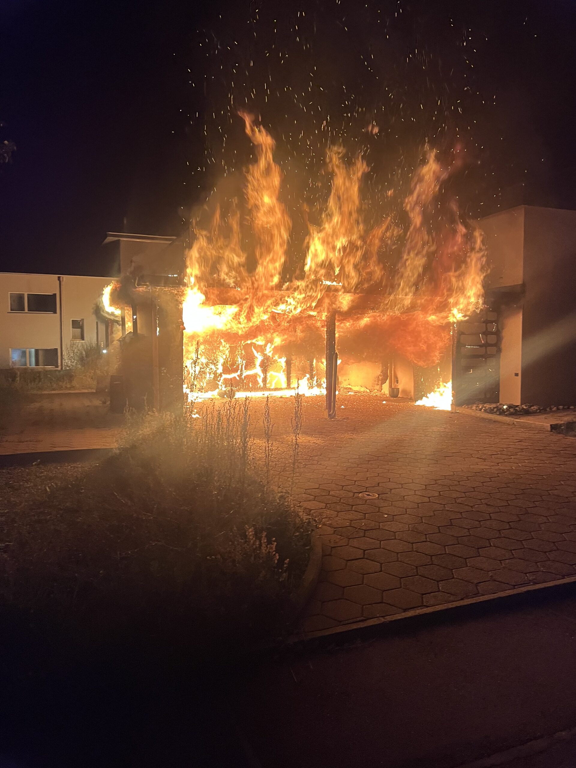 Brand in Fahrzeugunterstand in Rain LU Brand in Fahrzeugunterstand in Rain LU