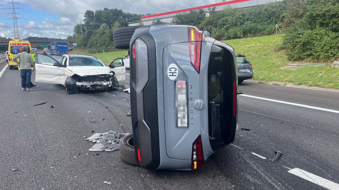 Verkehrsunfall auf der Autobahn A1 in Oftringen AG: Lenker verletzt Verkehrsunfall auf der Autobahn A1 in Oftringen AG: Lenker verletzt