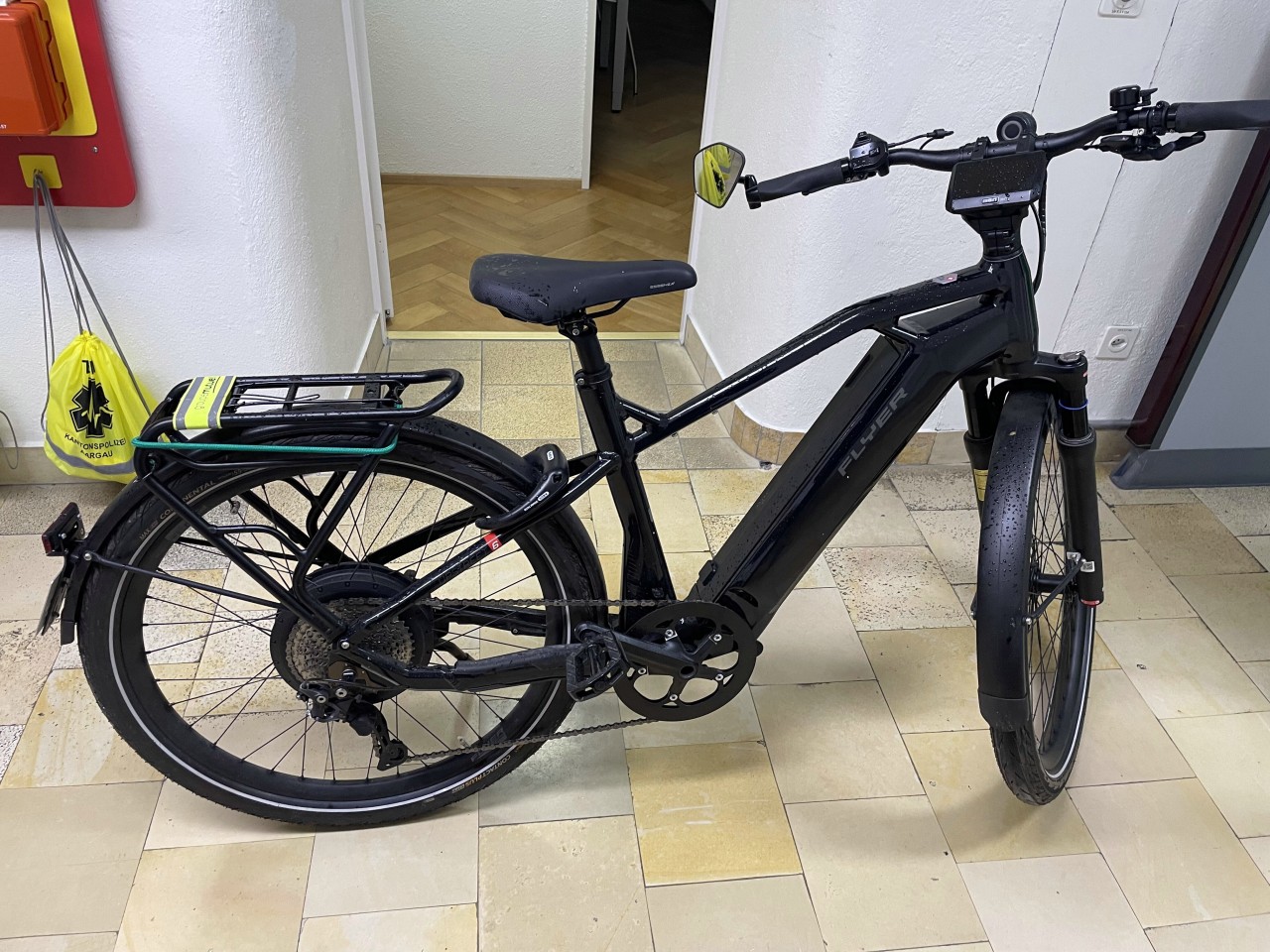 Mann flüchtet auf E-Bike in Aarau AG: Polizei sucht Eigentümer und Zeugen Mann flüchtet auf E-Bike in Aarau AG: Polizei sucht Eigentümer und Zeugen